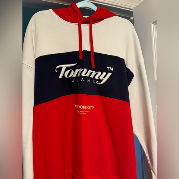 Very stylish shirts, and zip up hoodies. - Picture 6 of 10